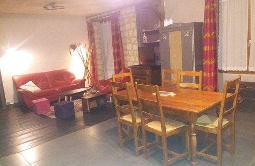 Paizay-le-Sec House | Experience Le Numero 4: Pet-Friendly Stay for Up to 14