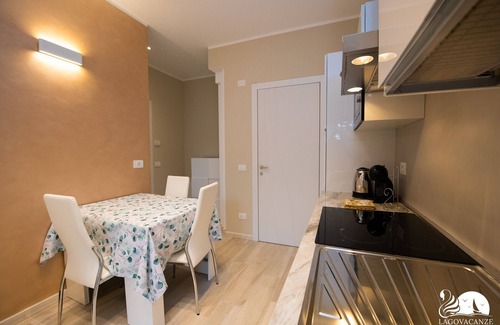Salo Apartment | Explore Le Nuove Rondini: Appartamento Iris with Spa Amenities