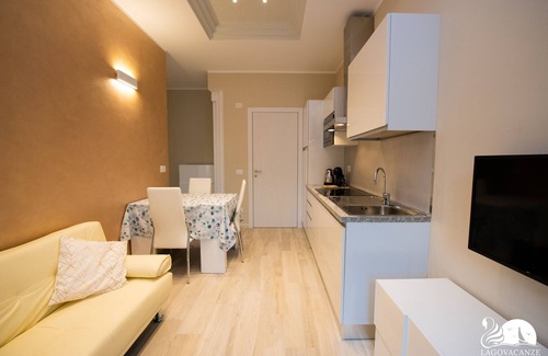 Salo Apartment | Explore Le Nuove Rondini: Appartamento Iris with Spa Amenities