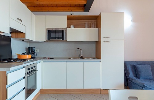 Pulciano Apartment | Relax at Le Olive Apartment with Pool & Lake View