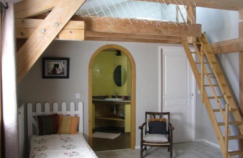 Saint-Andre-en-Vivarais House | Relax at Le Péché de Paresse with Ocean Views & More
