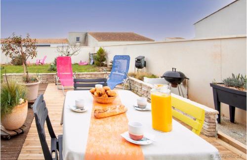 Trizay Apartment | Discover Le Pírate benèze: Oceanfront Family Retreat