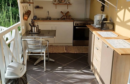 Saint-Paul Apartment | Relaxing Getaway at Le P'tit Appart D'anne with Ocean Views