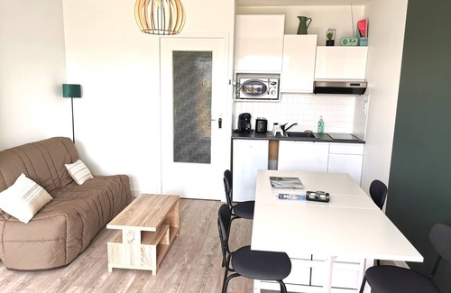 La Chaume Apartment | Cozy Le P'tit Chaumois Near the Rocky Coast and Ocean Views