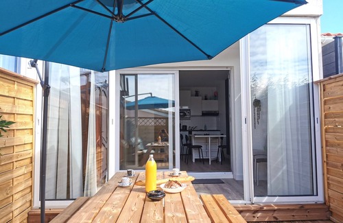 La Chaume Apartment | Cozy Le P'tit Chaumois Near the Rocky Coast and Ocean Views