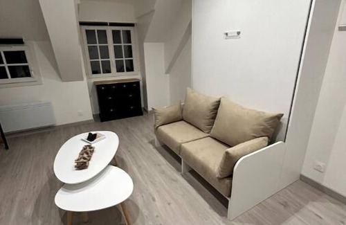 Pont-l'Eveque Apartment | Comfortable Stay at Le P'tit Vaucelles - Pet Friendly!