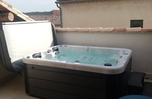 Montaren-et-Saint-Mediers House | Family-Friendly Getaway at LE PASSAGE 2 with Kitchen Access