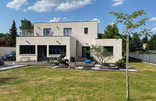 Change House | Unforgettable Stay at Le Paddock - 9.5/10 Guest Rated