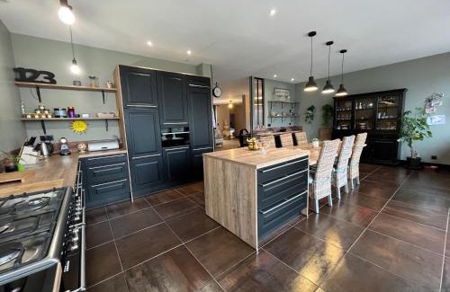 Change House | Unforgettable Stay at Le Paddock - 9.5/10 Guest Rated