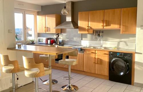 Decines-Charpieu Apartment | Discover Family-Friendly Comfort at Le Paisible Hotel