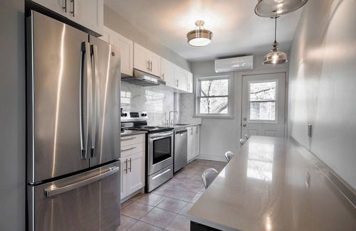 Ahuntsic Apartment | Relax at Le Paisible: Family-Friendly with Spa & Hot Tub