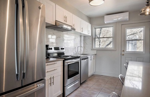 Ahuntsic Apartment | Relax at Le Paisible: Family-Friendly with Spa & Hot Tub