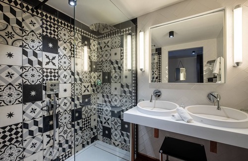 Saint Seurin - Fondaudege Hotel | Indulge at Le Palais Gallien Hôtel & Spa - 5-Star Retreat