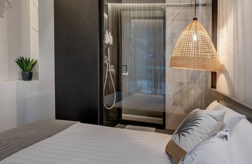 Poetto House | Indulge at Le Palmette Suites with Oceanfront Amenities