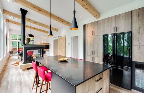 Morin Heights House | Experience Relaxation at Le Panorama: Chalet with Spa