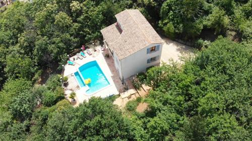 Courry House | Discover Comfort at Le Panorama: Pet-Friendly & Pool Access