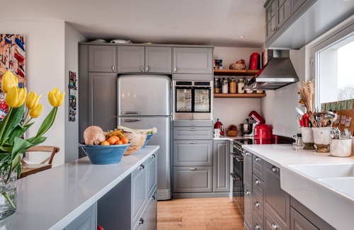 Notre-Dame Apartment | Elegant Le Panoramique - Family-Friendly Stays in Versailles