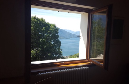 Montemezzo House | Pet-Friendly Le Papere Apartment with Ocean View & Pool