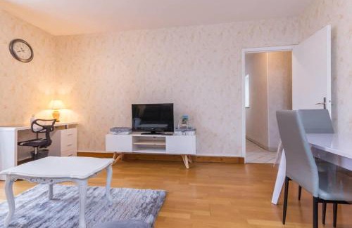 Cosne-Cours-sur-Loire House | Family-Friendly Getaway at Le Papillon - Rated 9.3/10