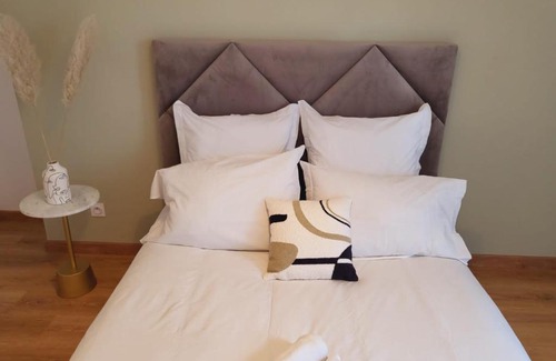 7th Arrondissement Apartment | Discover Le Paradigme: Family & Pet-Friendly Retreat