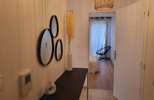 7th Arrondissement Apartment | Discover Le Paradigme: Family & Pet-Friendly Retreat
