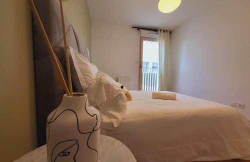 7th Arrondissement Apartment | Discover Le Paradigme: Family & Pet-Friendly Retreat
