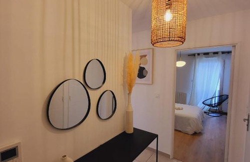 7th Arrondissement Apartment | Discover Le Paradigme: Family & Pet-Friendly Retreat
