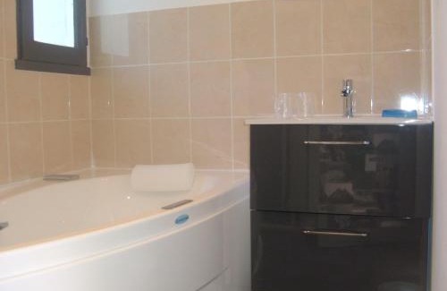 Ars-en-Re Hotel | Le Parasol: Pet-Friendly Retreat with Pool & Breakfast