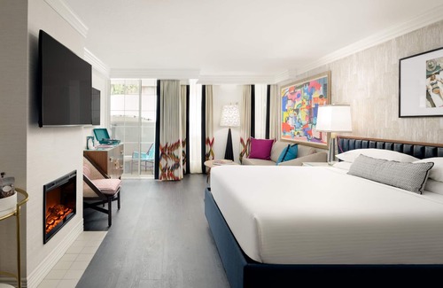 Tri-West Hotel | Relax at Le Parc at Melrose: 4-Star Comfort Awaits