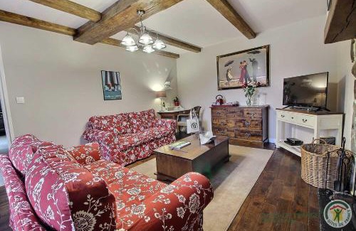 Plussulien Bed & Breakfast | Experience Le Parfum des Fleurs: Family-Friendly Retreat