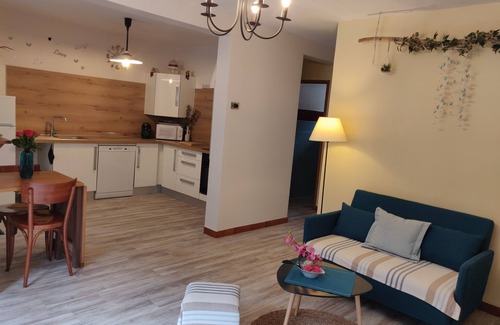 Le Lauzet-Ubaye House | Unforgettable Stay at Le Paruline with Lake Views & More