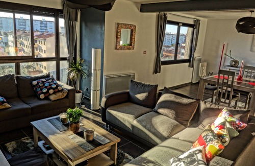 Saint Michel Apartment | Cozy Le Patchwork Loft with Private Parking & Family Amenities