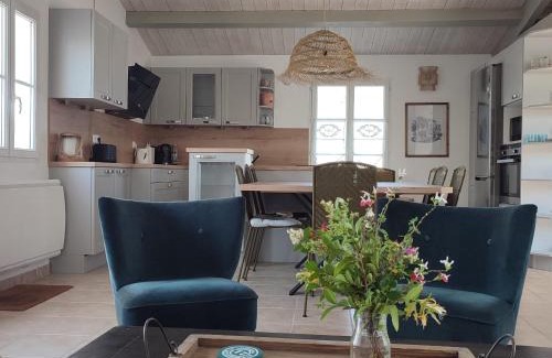 Le Bois-Plage-en-Re House | LE PATIO: Cozy Home Steps from the Ocean and Pet Friendly