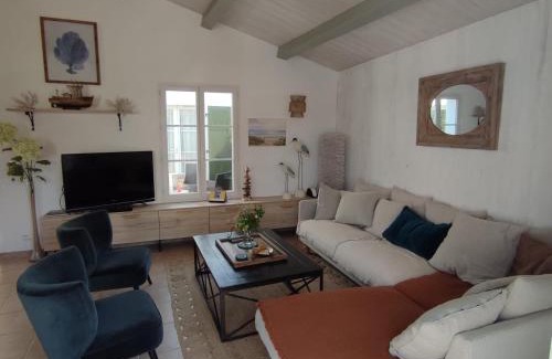 Le Bois-Plage-en-Re House | LE PATIO: Cozy Home Steps from the Ocean and Pet Friendly