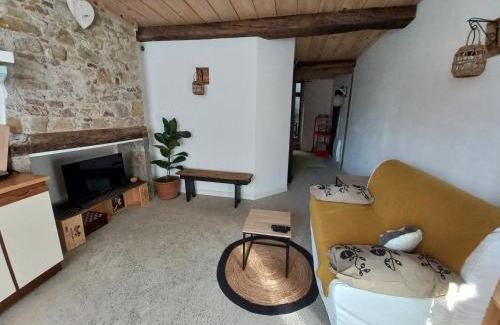 Oloron-Sainte-Marie Apartment | Budget-Friendly Stay at Le Patio - Child Friendly Retreat