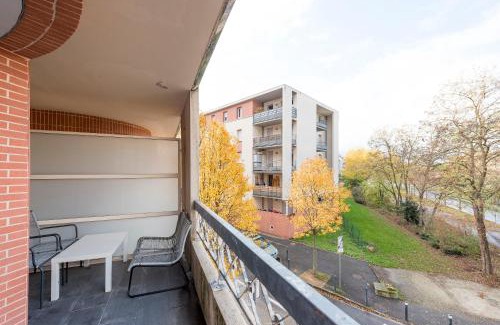 Fontaine-Bayonne-Cartoucherie Apartment | Relax at Le Patte d'Oie: Poolside Family Retreat