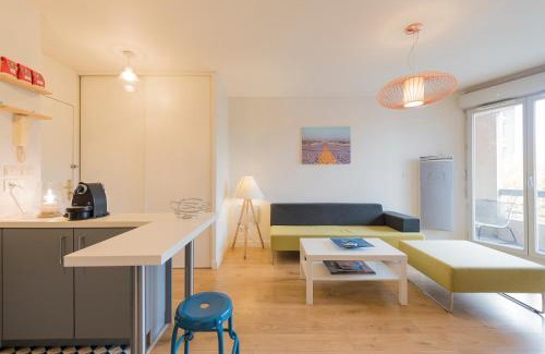 Fontaine-Bayonne-Cartoucherie Apartment | Relax at Le Patte d'Oie: Poolside Family Retreat