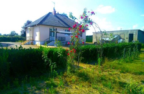 La Perche House | Pet-Friendly Retreat at Le Pavillon A La Campagne