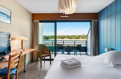 Soorts-Hossegor Hotel | Eco-Friendly Retreat at Le Pavillon Bleu - Rated 9/10!