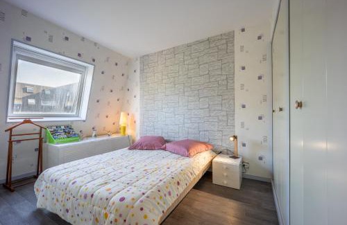 Bernieres-sur-Mer Apartment | Beachside Retreat: Le Pavois, Steps from the Ocean