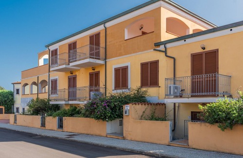 Santa Teresa di Gallura Apartment | Exceptional Le Pavoncelle: 1Km to Beach with Ocean Views