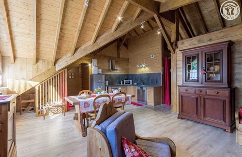 Jarsy House | Cozy Gîte LE PECLOZ in Jarsy with Breakfast & Kitchen