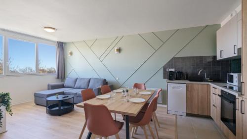 Idron Apartment | Inviting Stay at Le Perchoir d'Idron with Scenic Views