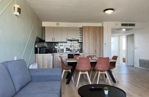 Idron Apartment | Inviting Stay at Le Perchoir d'Idron with Scenic Views