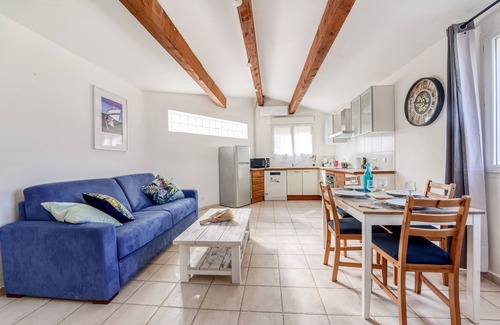 Montredon House | Oceanview Escape at Le Pescadou - Spa & Breakfast Included