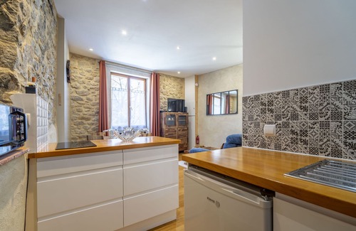 Aigne House | Discover Le Petit Bussac Camille with Wi-Fi & Spa Access