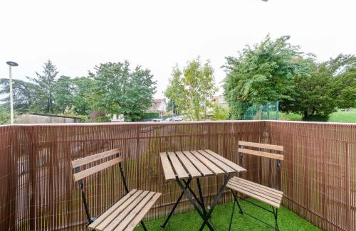 Quartier Beauregard-Boufflers-Buthegnemont-Boudonville Apartment | Welcoming Le Petit Calypso: Family-Friendly Getaway