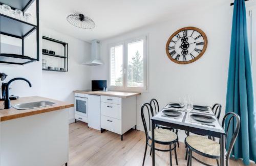 Quartier Beauregard-Boufflers-Buthegnemont-Boudonville Apartment | Welcoming Le Petit Calypso: Family-Friendly Getaway