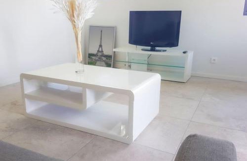 Chazay-d'Azergues Apartment | Family-Friendly Retreat at Le Petit Castel, Portes de Lyon