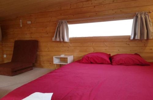 Route d'Arles Apartment | Cozy Le Petit Chalet de Nîmes with Breakfast Included